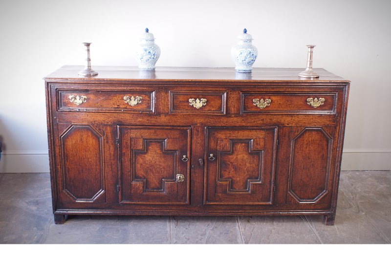 A Superb Small 17th-century Dresser Base. - Image 3