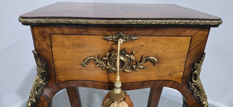 Very Pretty French Freestanding Jewelry Box - Image 9