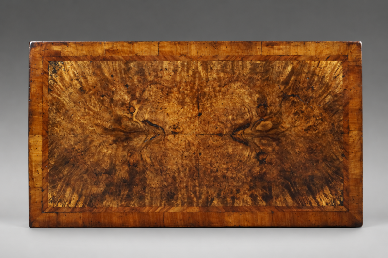 A Queen Anne Burr walnut chest - Image 2