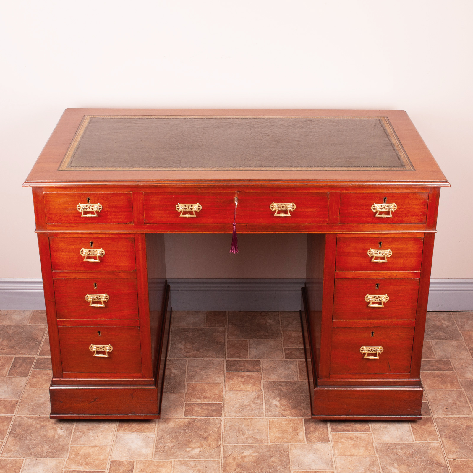 Edwardian Compact Walnut Pedestal Dsk