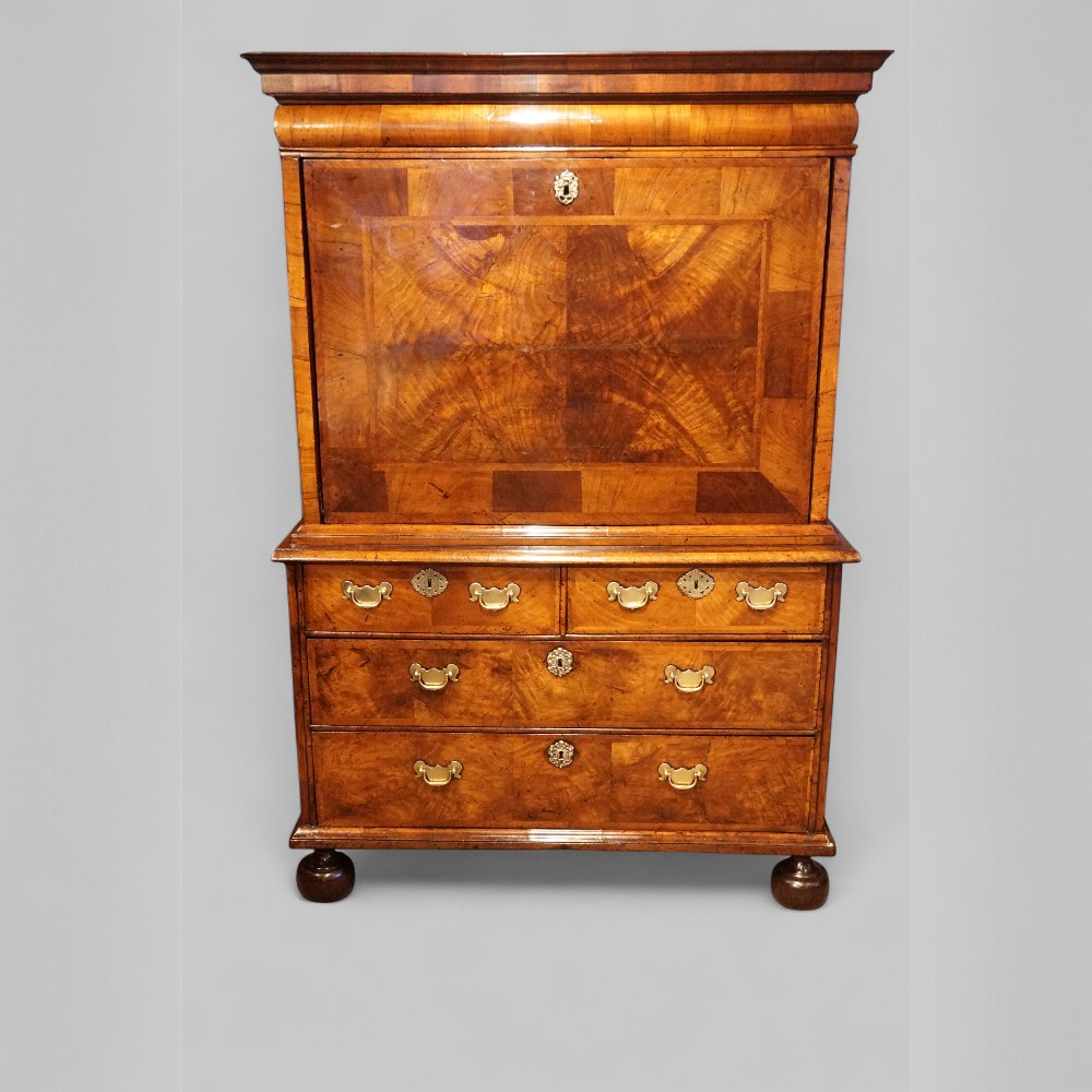 Early 18th century walnut escritoire