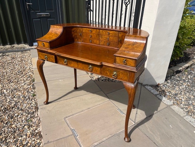 A fine quality Edwardian Period figured walnut Carleton House Desk