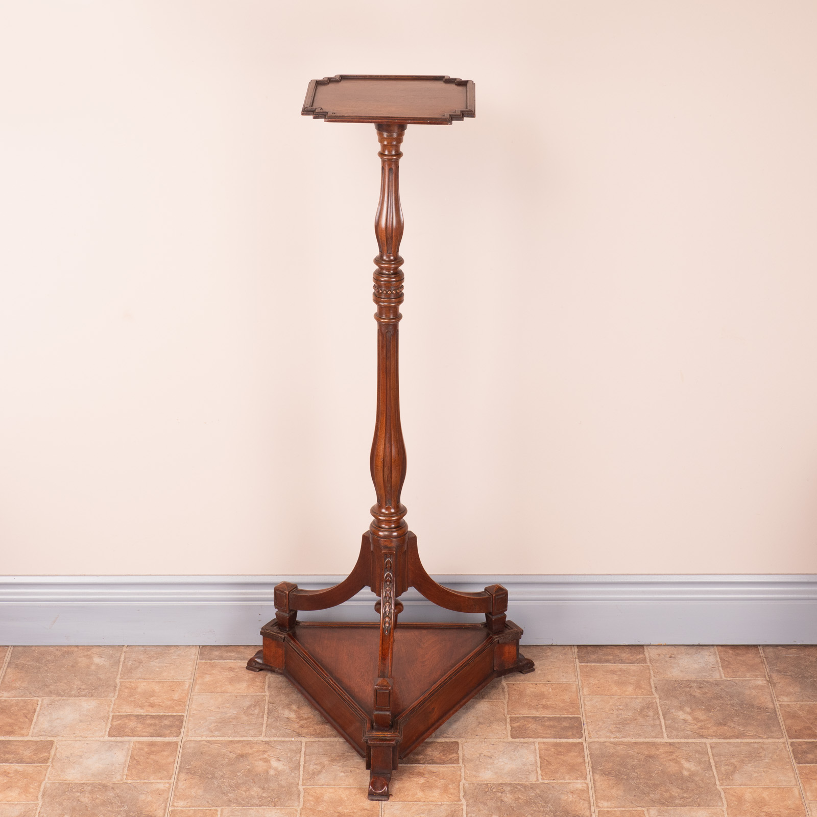 Good Quality Continental Torchere